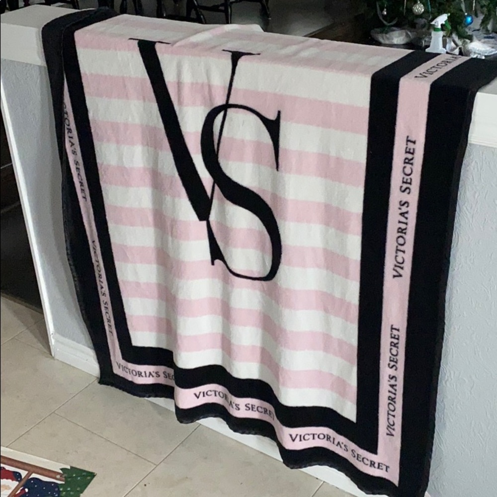 victoria secret throw blanket